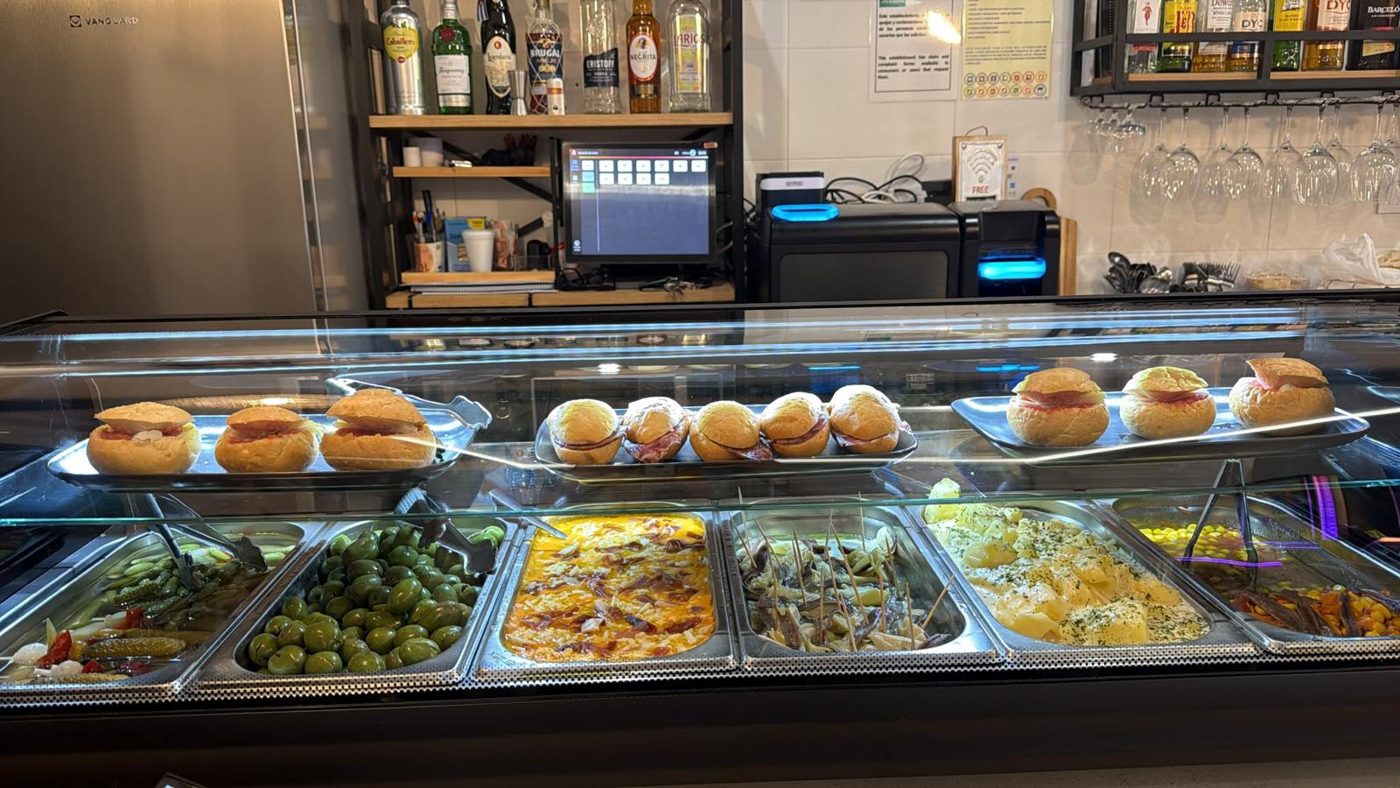 Vitrina de tapas de Café Bar Baraka